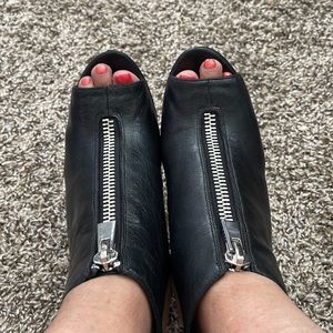 Nine West Black Leather Peep Toe Zipper Front Wedge Heel